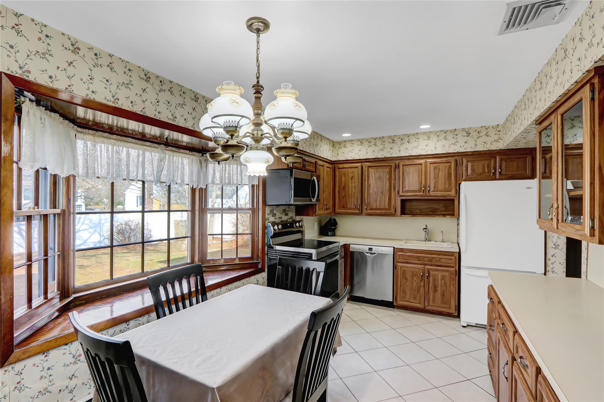 Single Family Arch  Nassau County, NY 11735, MLS-831675-18