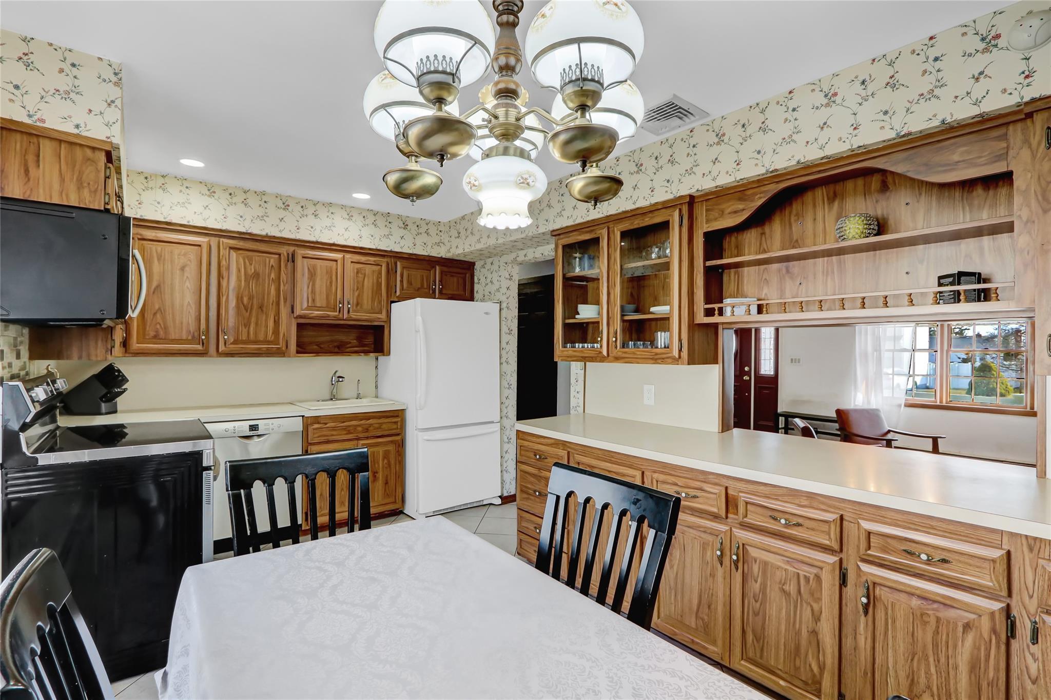 Single Family Arch  Nassau County, NY 11735, MLS-831675-20