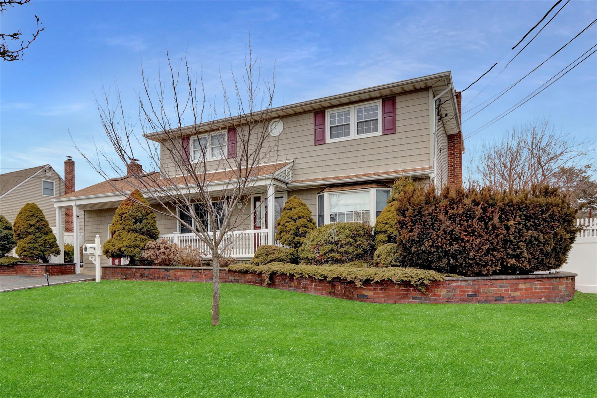 Single Family Arch  Nassau County, NY 11735, MLS-831675-3