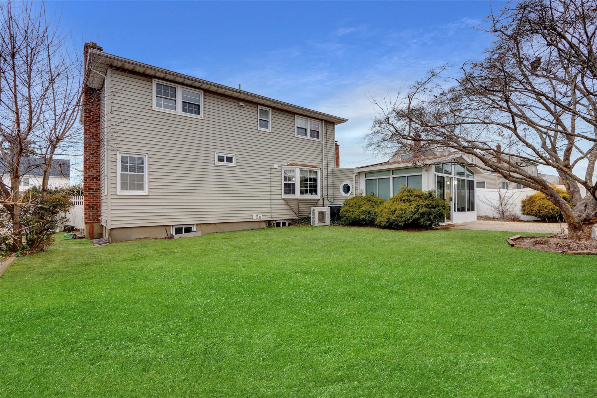 Single Family Arch  Nassau County, NY 11735, MLS-831675-37