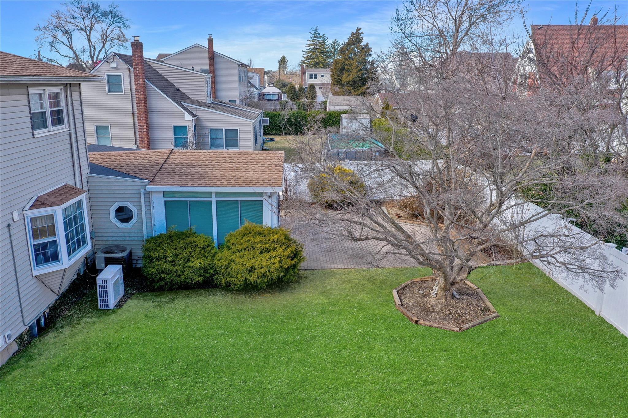 Single Family Arch  Nassau County, NY 11735, MLS-831675-38