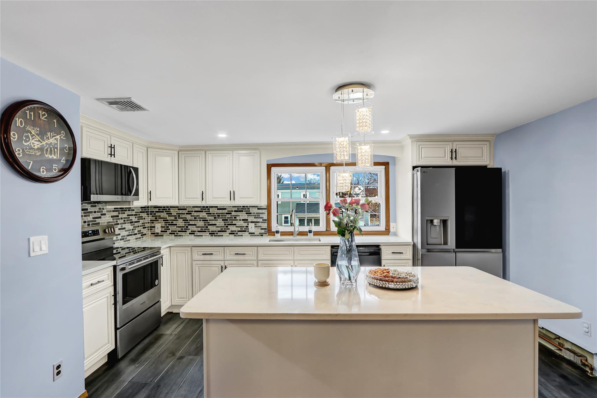 Single Family Arch  Nassau County, NY 11735, MLS-831675-4