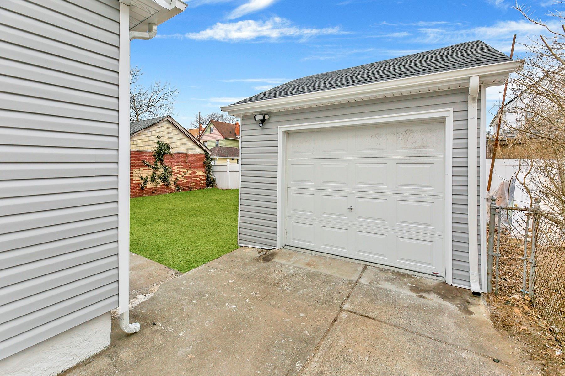 Single Family 112th  Queens, NY 11429, MLS-831731-25