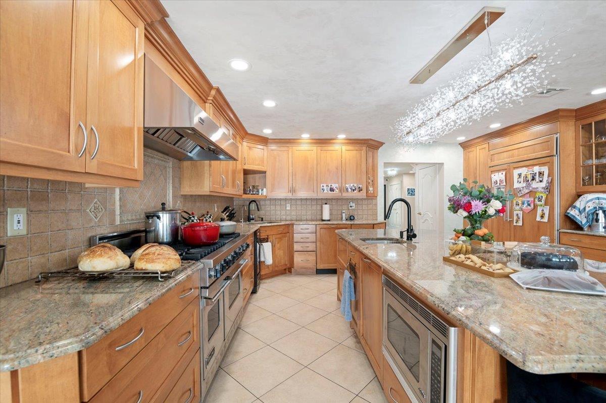 Single Family Linden  Nassau County, NY 11598, MLS-831739-12
