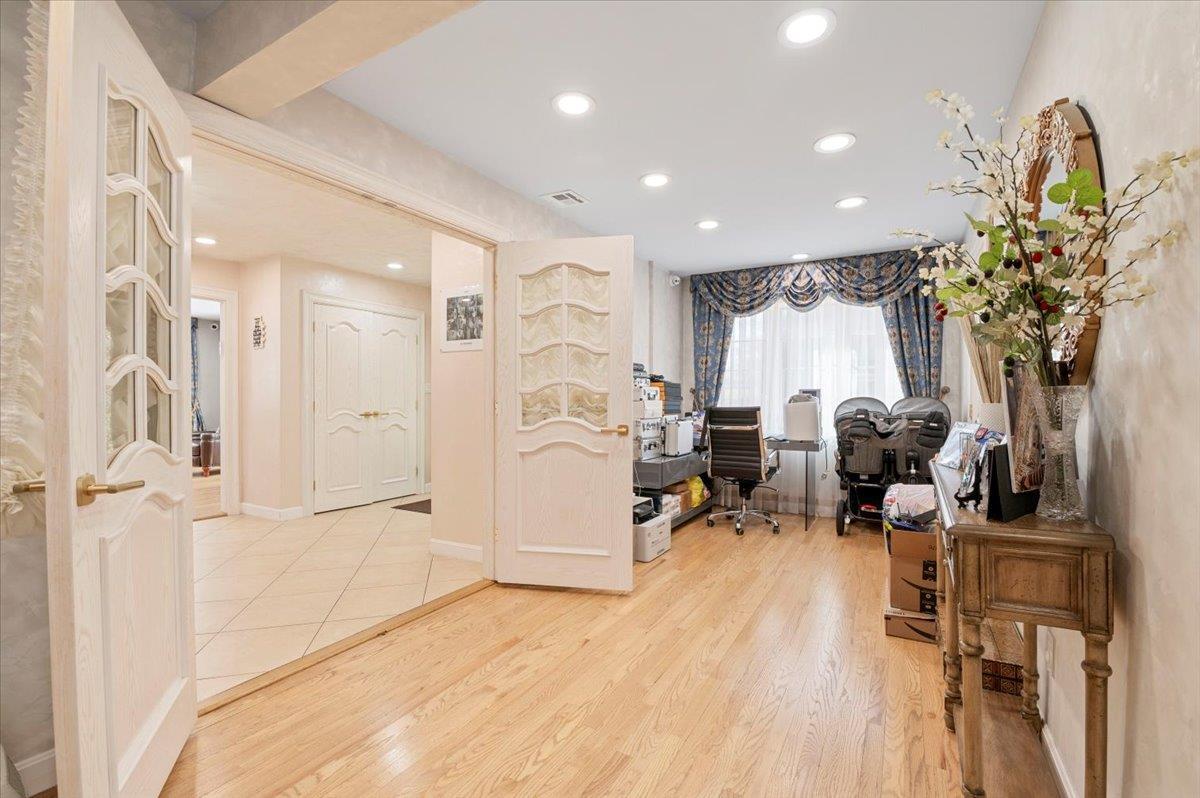 Single Family Linden  Nassau County, NY 11598, MLS-831739-7