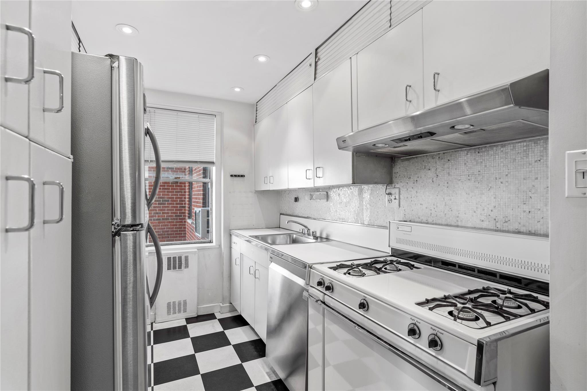 Coop Sutton Place  Manhattan, NY 10022, MLS-831768-16