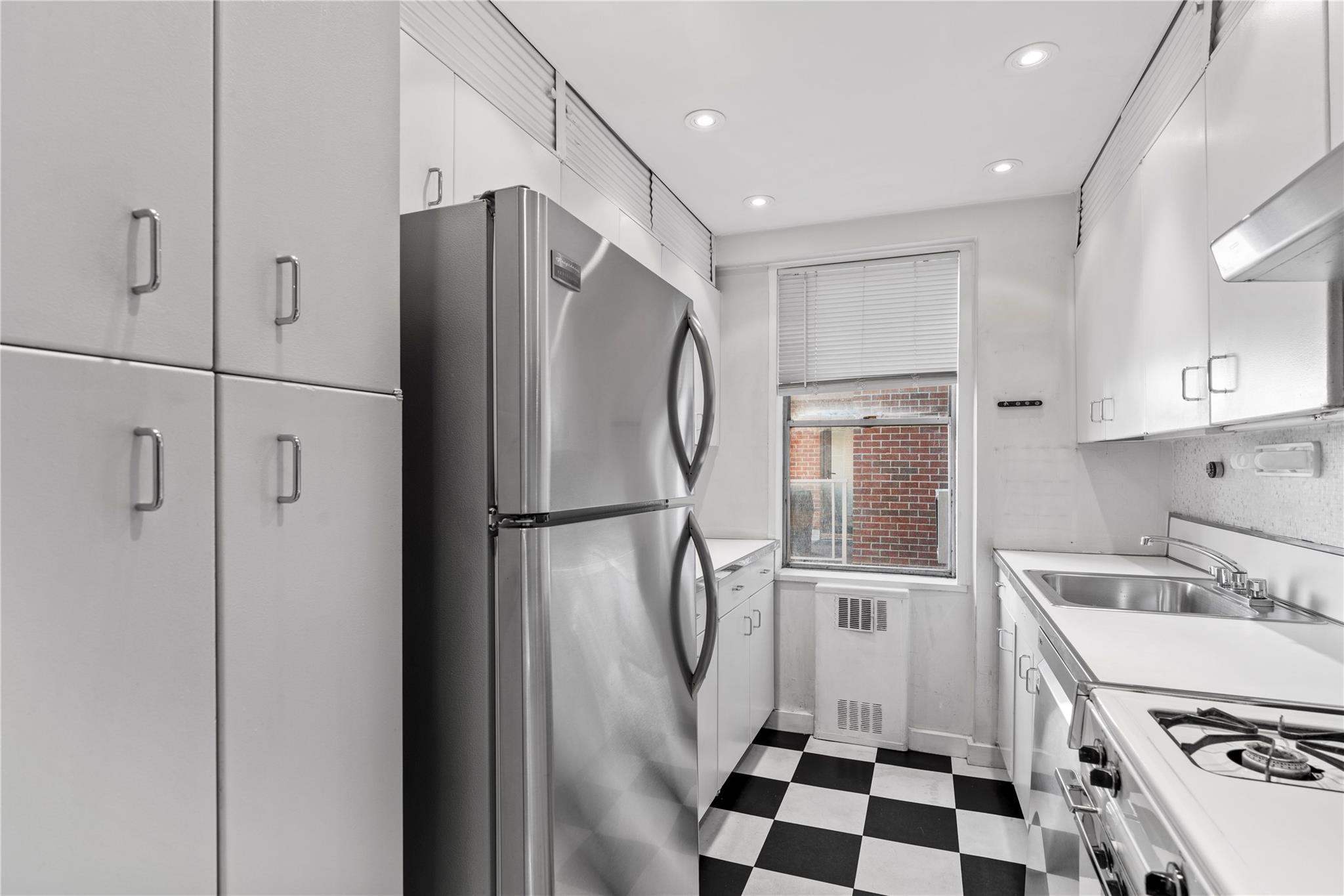 Coop Sutton Place  Manhattan, NY 10022, MLS-831768-17