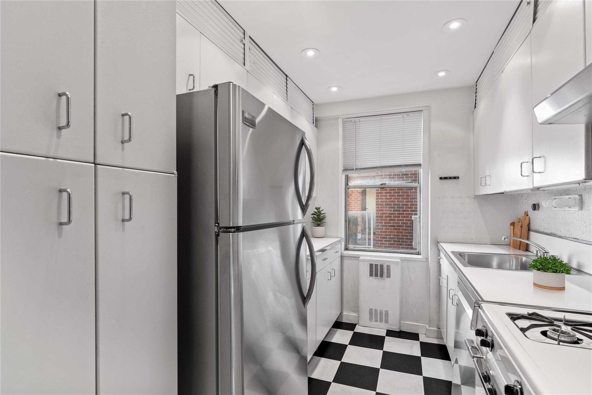 Coop Sutton Place  Manhattan, NY 10022, MLS-831768-18