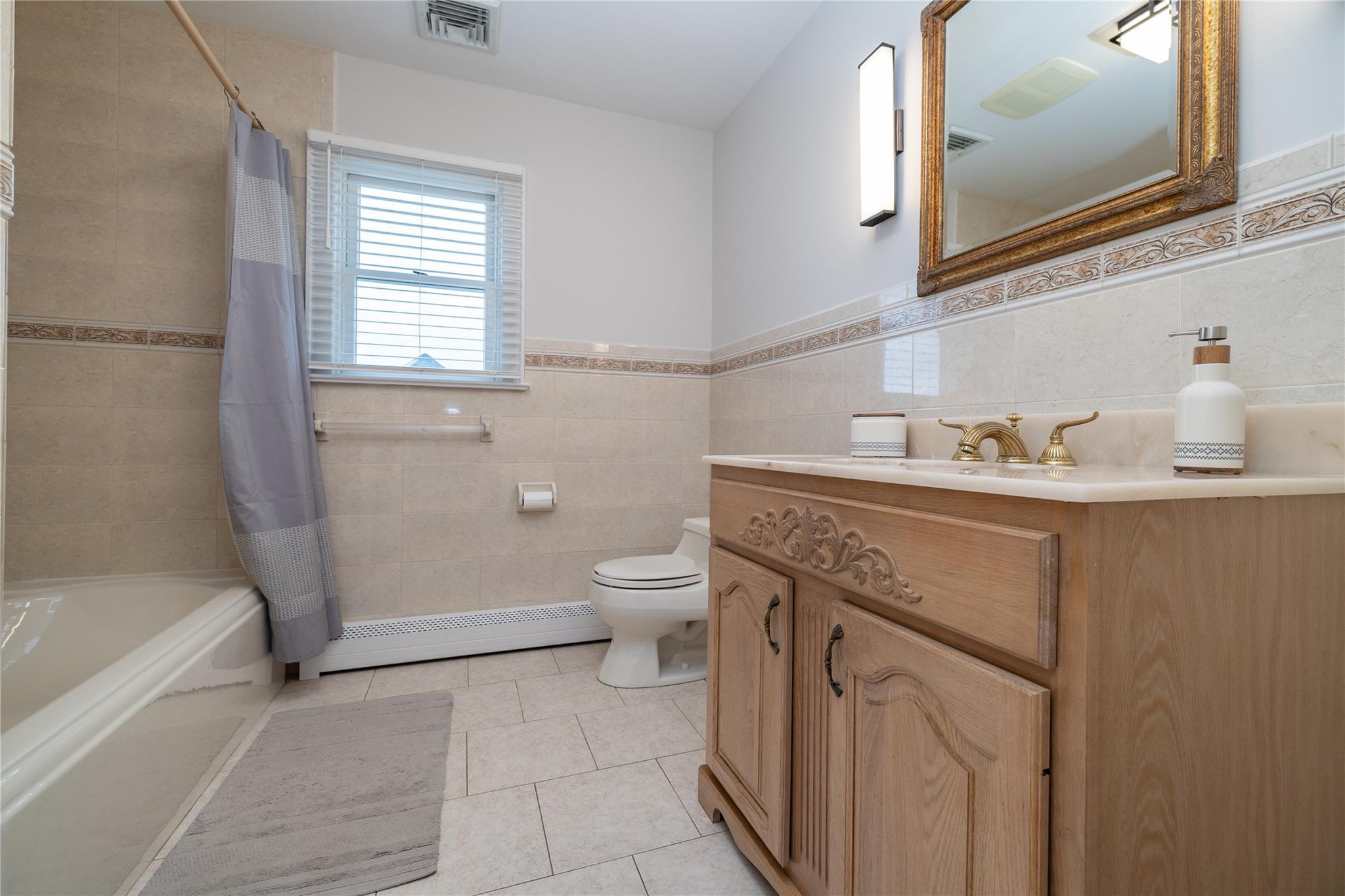 Single Family Cedarhurst  Nassau County, NY 11569, MLS-831813-18