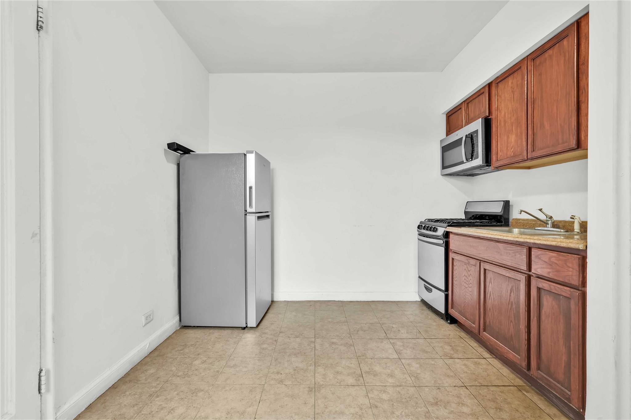Coop Boston  Bronx, NY 10462, MLS-831917-10