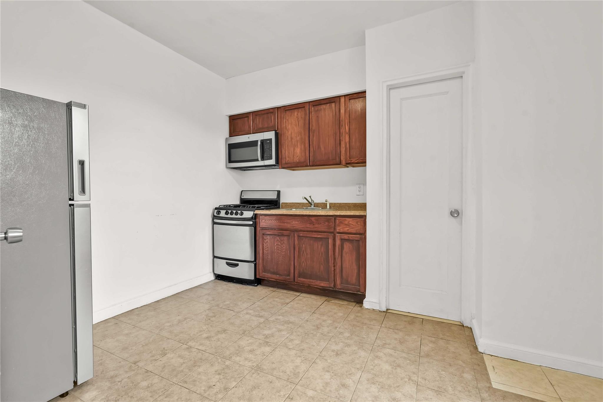 Coop Boston  Bronx, NY 10462, MLS-831917-12