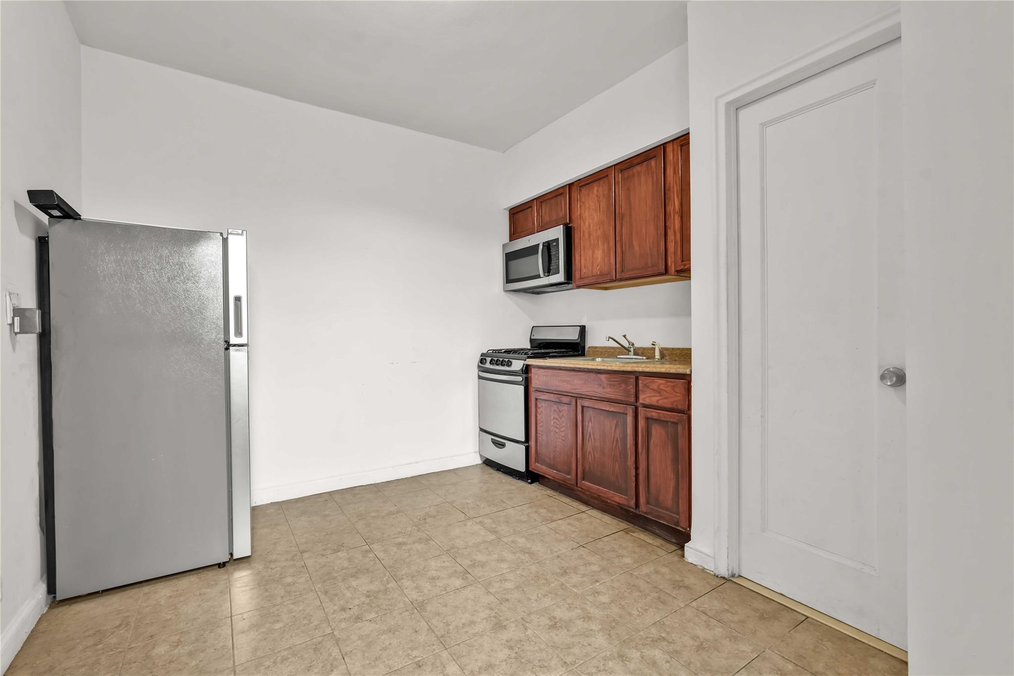 Coop Boston  Bronx, NY 10462, MLS-831917-9