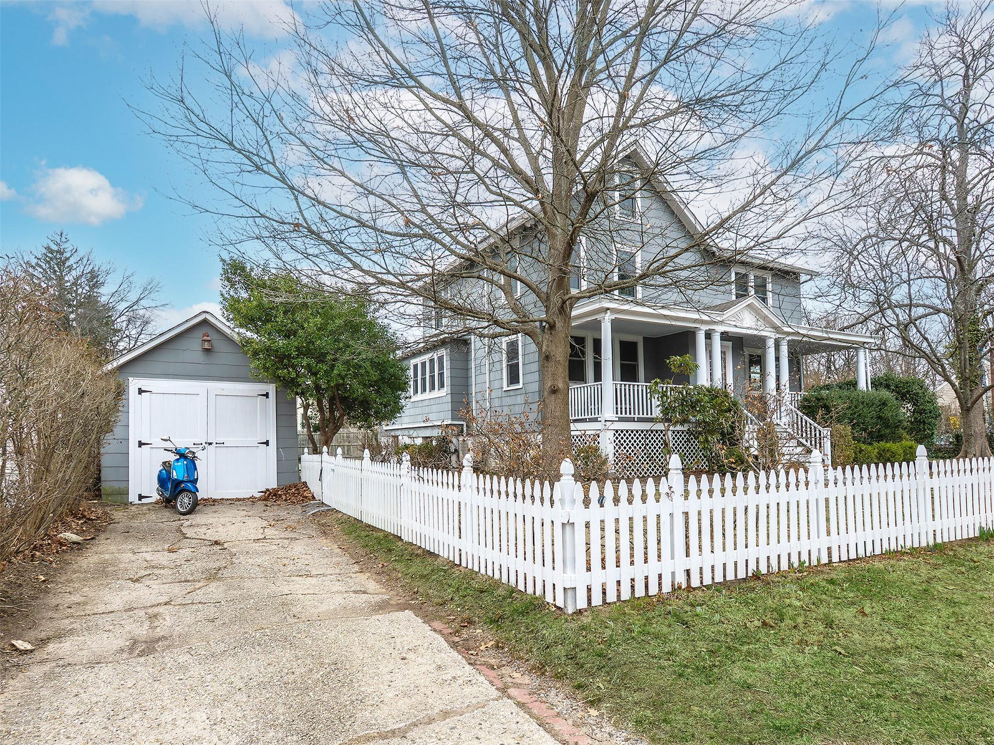Single Family Carpenter  Nassau County, NY 11579, MLS-831925-33