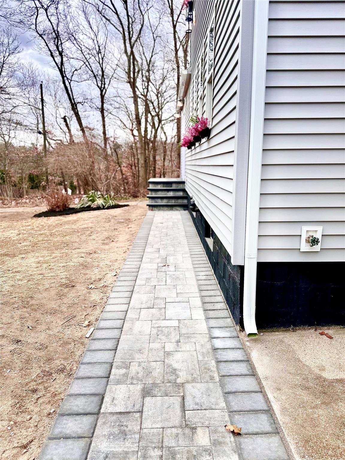 Single Family Linden  Suffolk County, NY 11754, MLS-831937-2