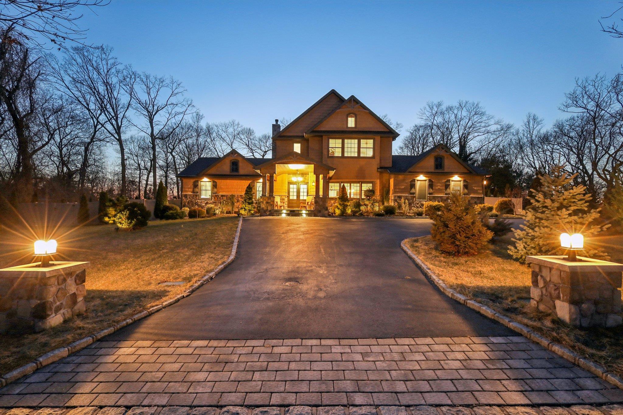 Single Family Danville  Suffolk County, NY 11740, MLS-831939-37
