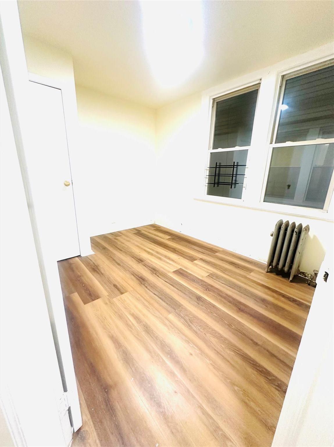 Apartment Dickens  Queens, NY 11691, MLS-831952-4