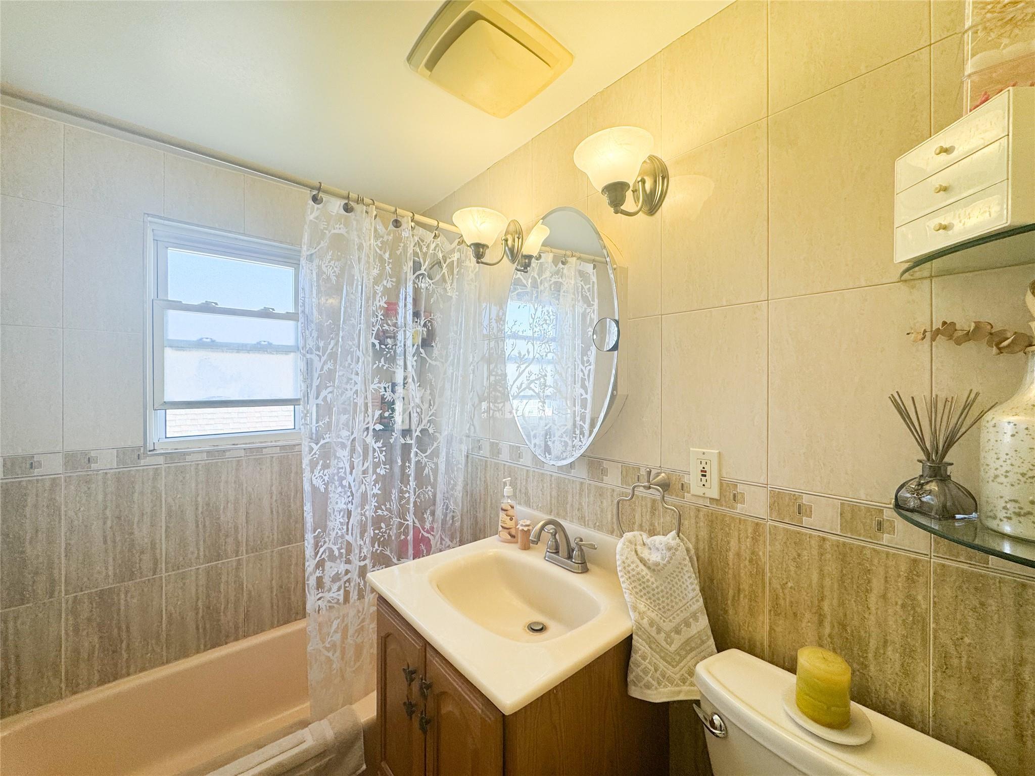 Single Family 82nd  Queens, NY 11004, MLS-831975-39