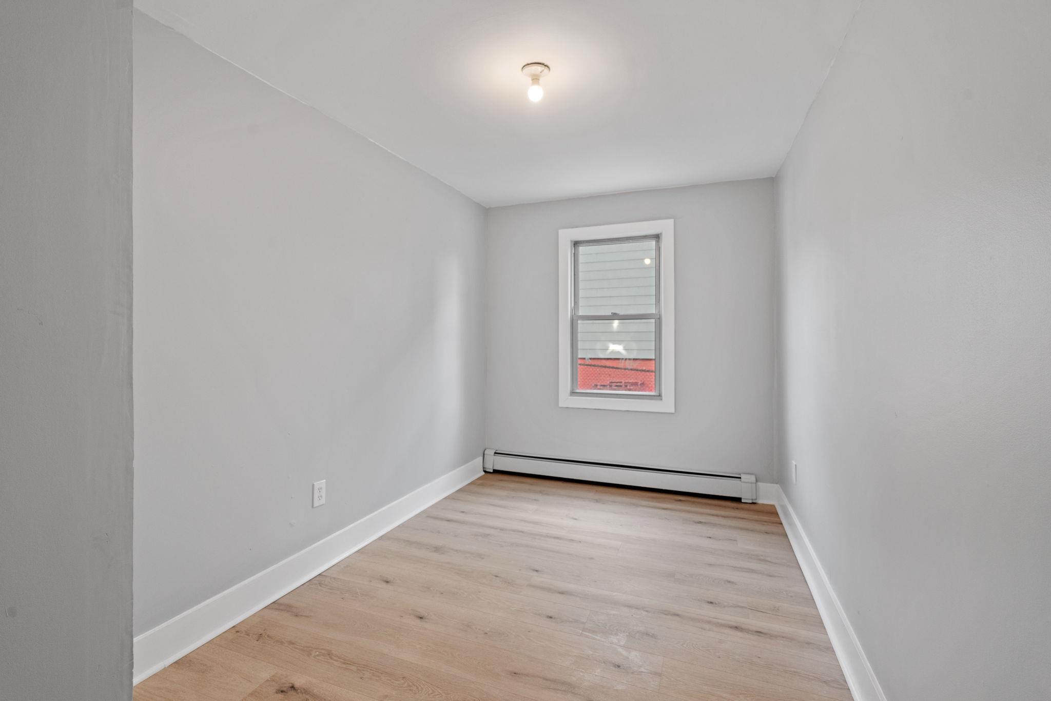 Single Family Garden  Dutchess County, NY 12601, MLS-832016-22