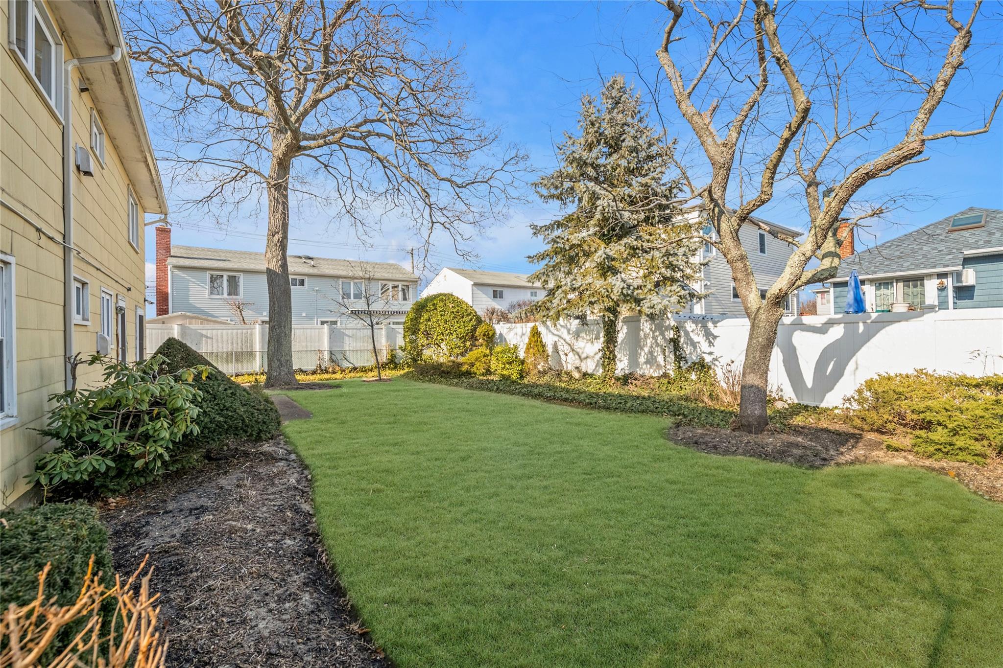 Single Family 8th  Nassau County, NY 11709, MLS-832057-17