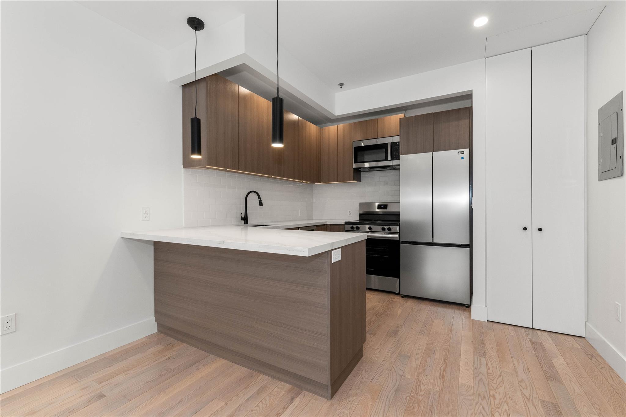 Apartment 31 Ave  Queens, NY 11106, MLS-832093-3