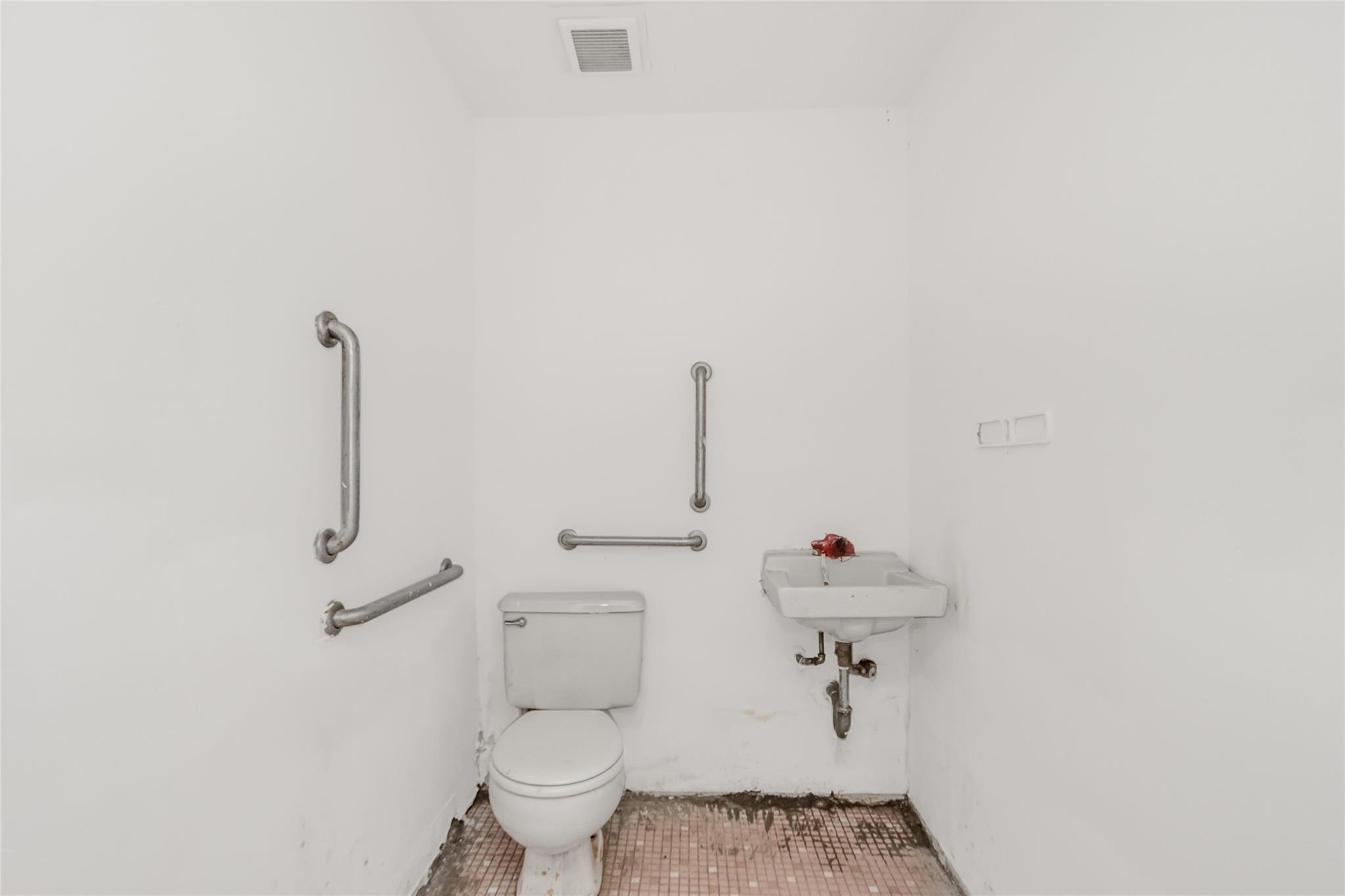 Commercial Lease 183rd  Bronx, NY 10453, MLS-832148-7