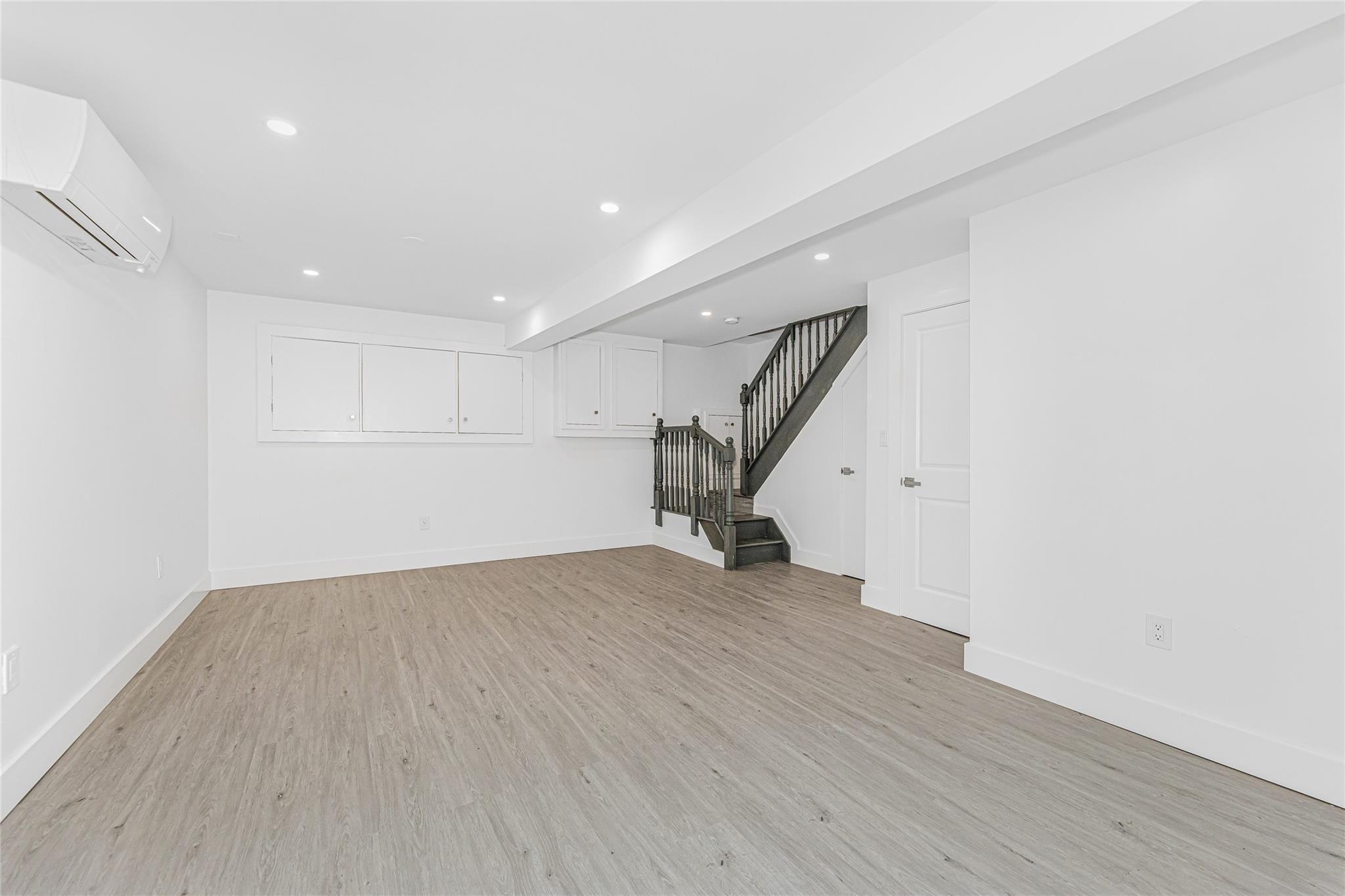 Single Family Delafield  Bronx, NY 10471, MLS-832186-37