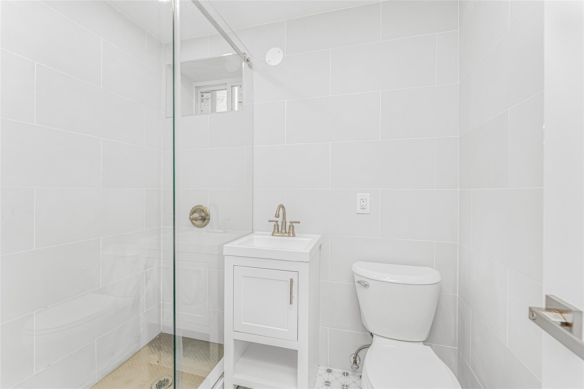 Single Family Delafield  Bronx, NY 10471, MLS-832186-39