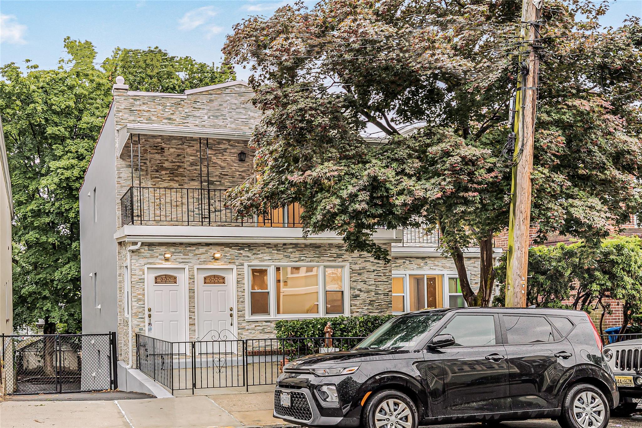 Single Family Delafield  Bronx, NY 10471, MLS-832186-40