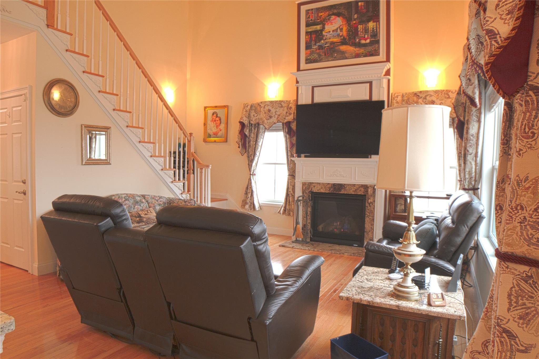 Single Family Ridgeline  Dutchess County, NY 12603, MLS-832191-10