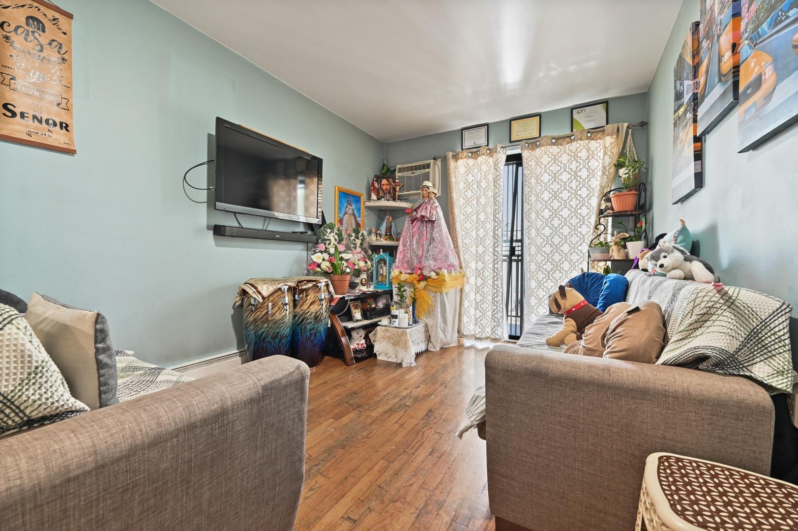Single Family 106th  Queens, NY 11368, MLS-832209-16