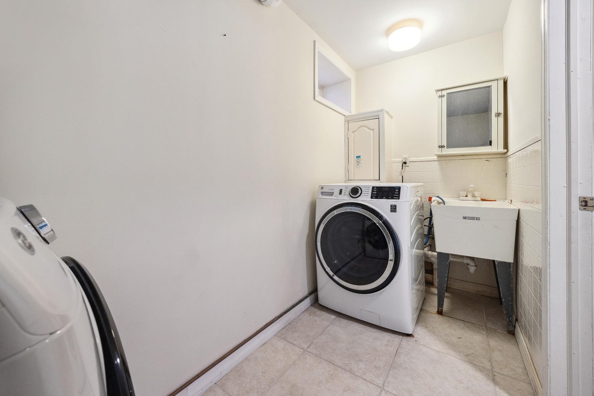 Single Family 210th Place  Queens, NY 11360, MLS-832264-35