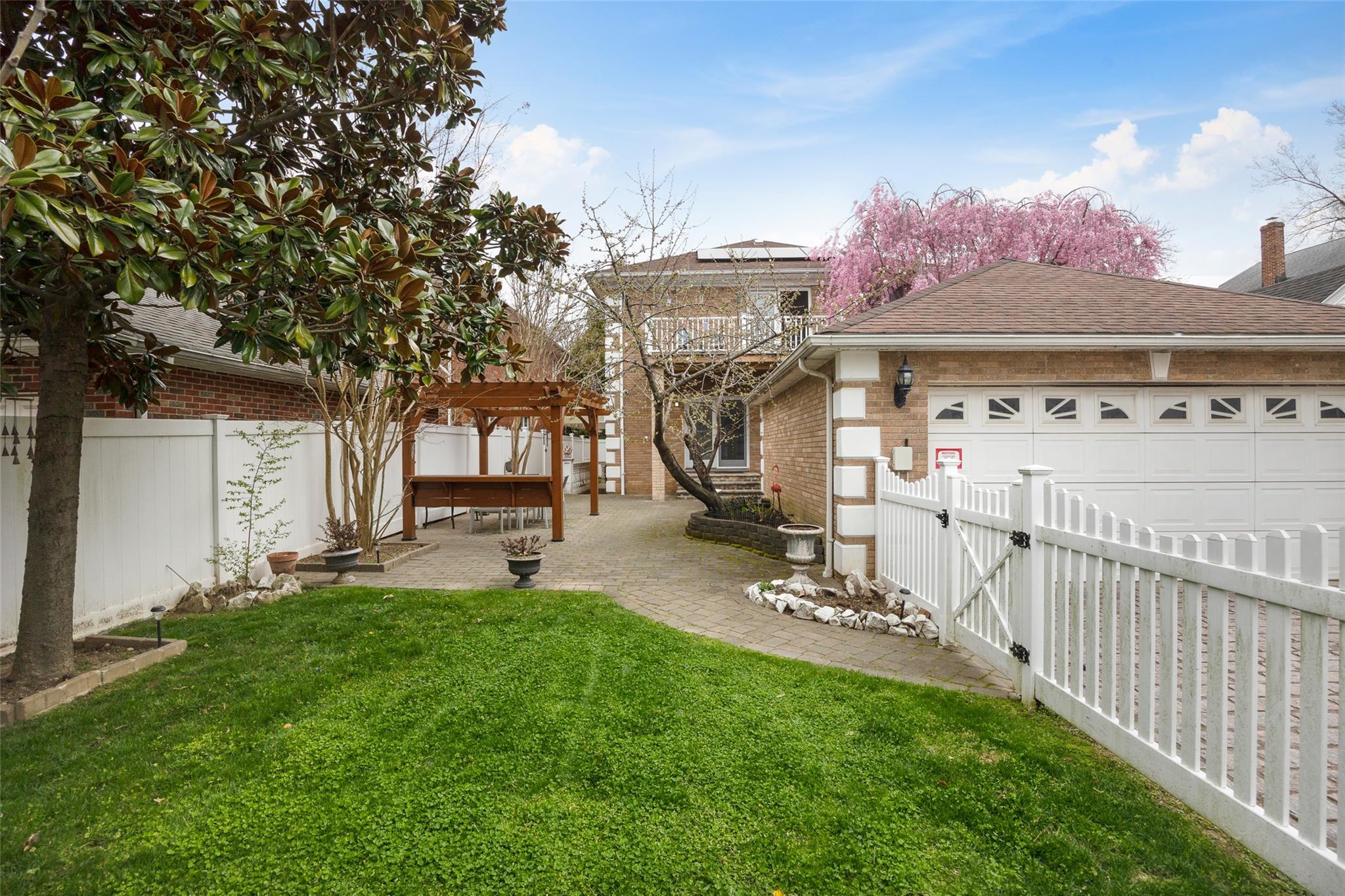 Single Family 210th Place  Queens, NY 11360, MLS-832264-37