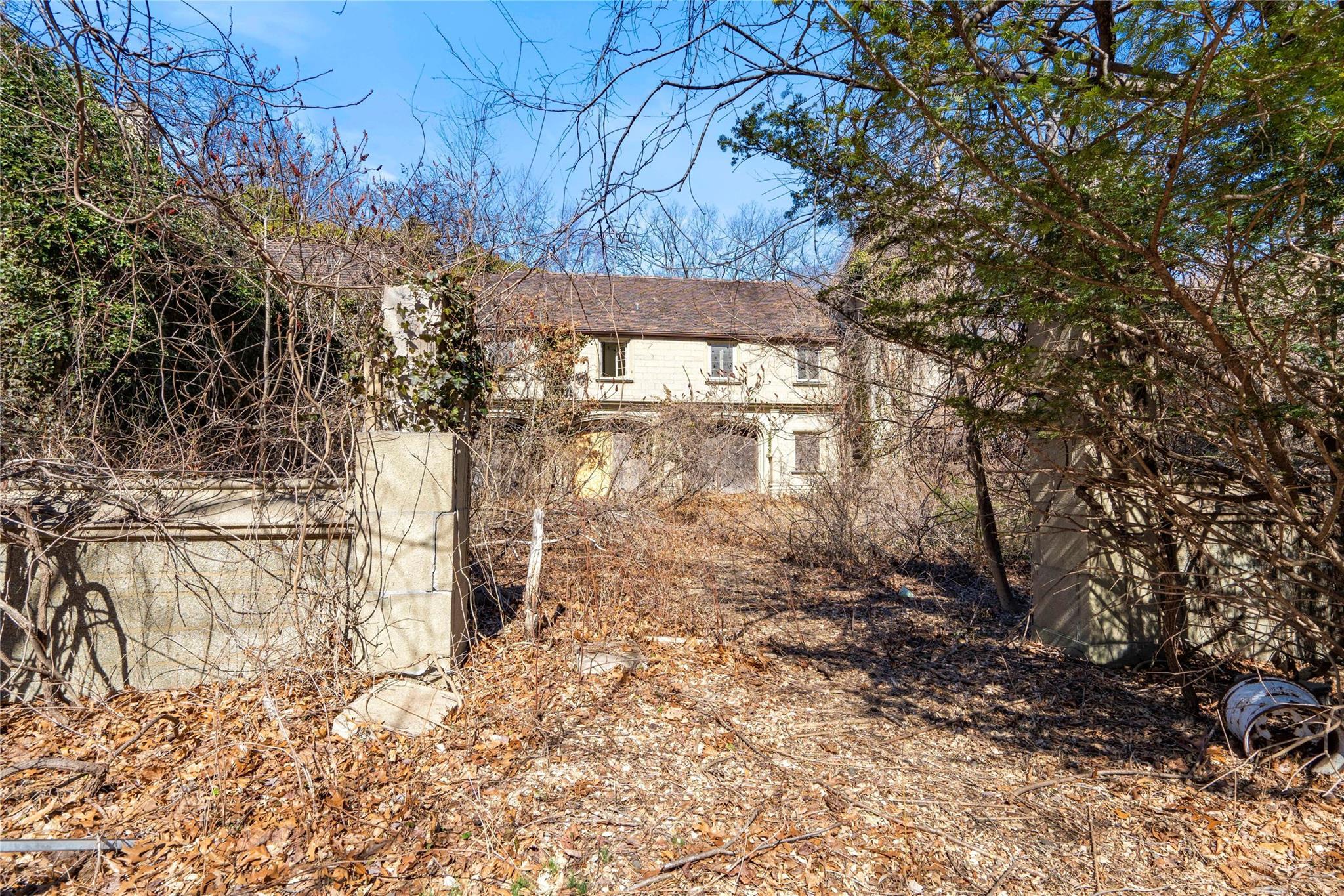 Single Family Cedar Swamp  Nassau County, NY 11545, MLS-832286-10