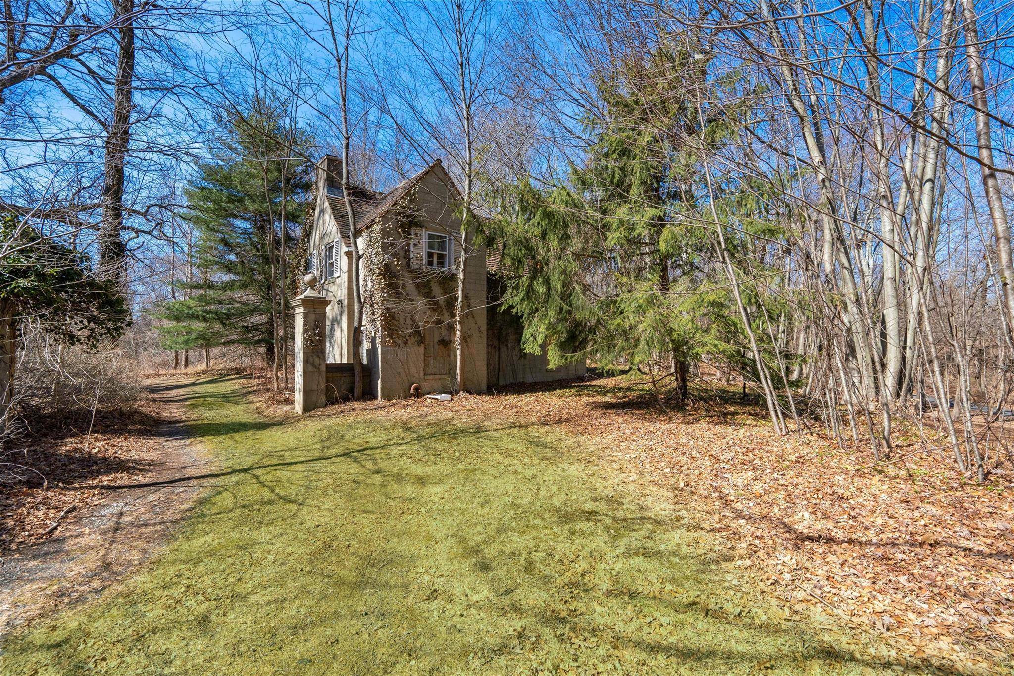 Single Family Cedar Swamp  Nassau County, NY 11545, MLS-832286-2