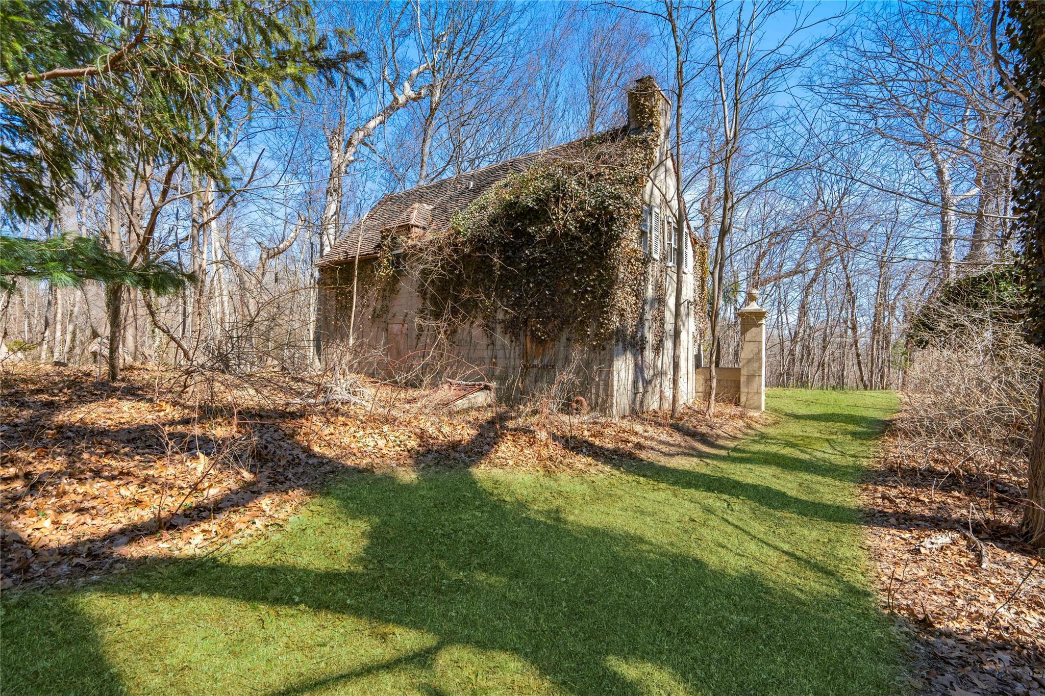 Single Family Cedar Swamp  Nassau County, NY 11545, MLS-832286-6