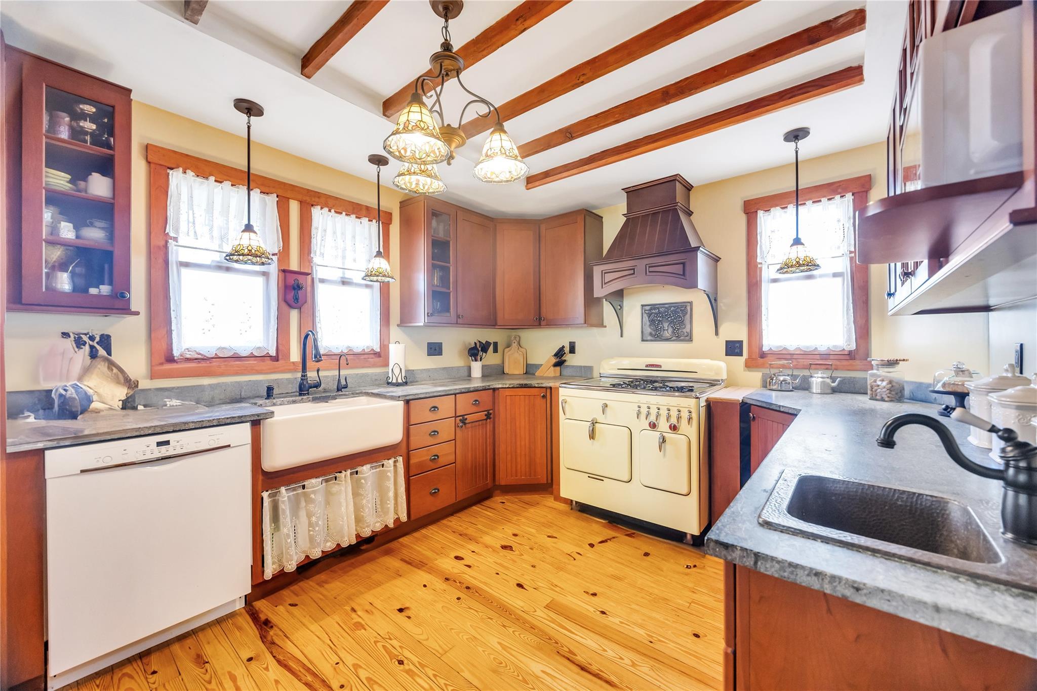 Single Family Southern  Suffolk County, NY 11767, MLS-832338-27
