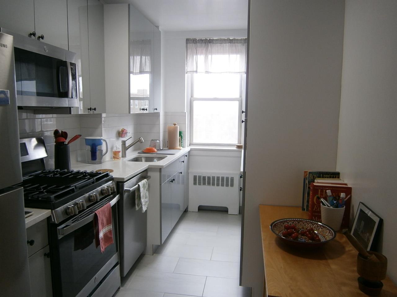 Coop Knolls  Bronx, NY 10463, MLS-832408-3