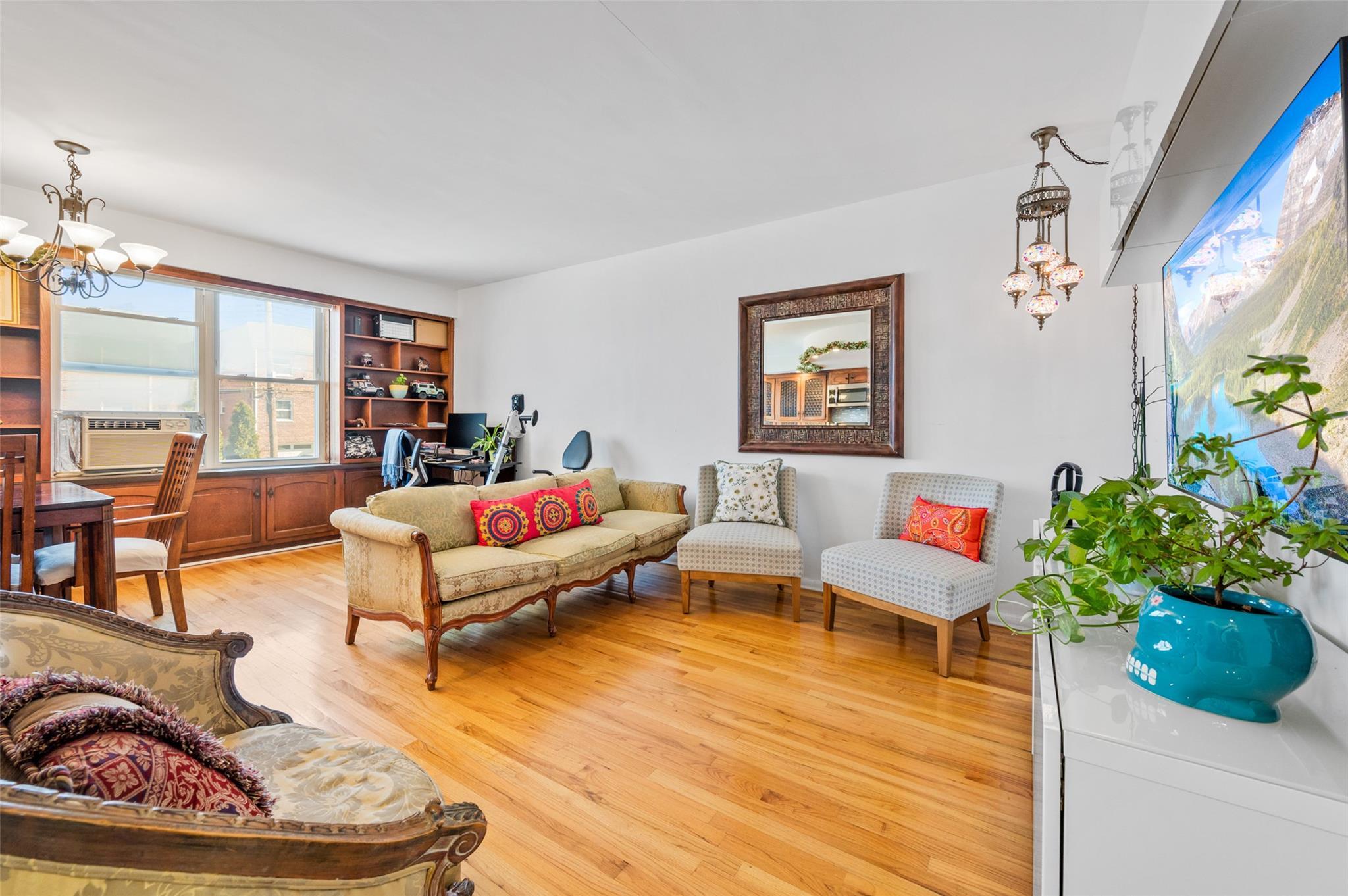 Single Family 70th  Queens, NY 11375, MLS-832480-10