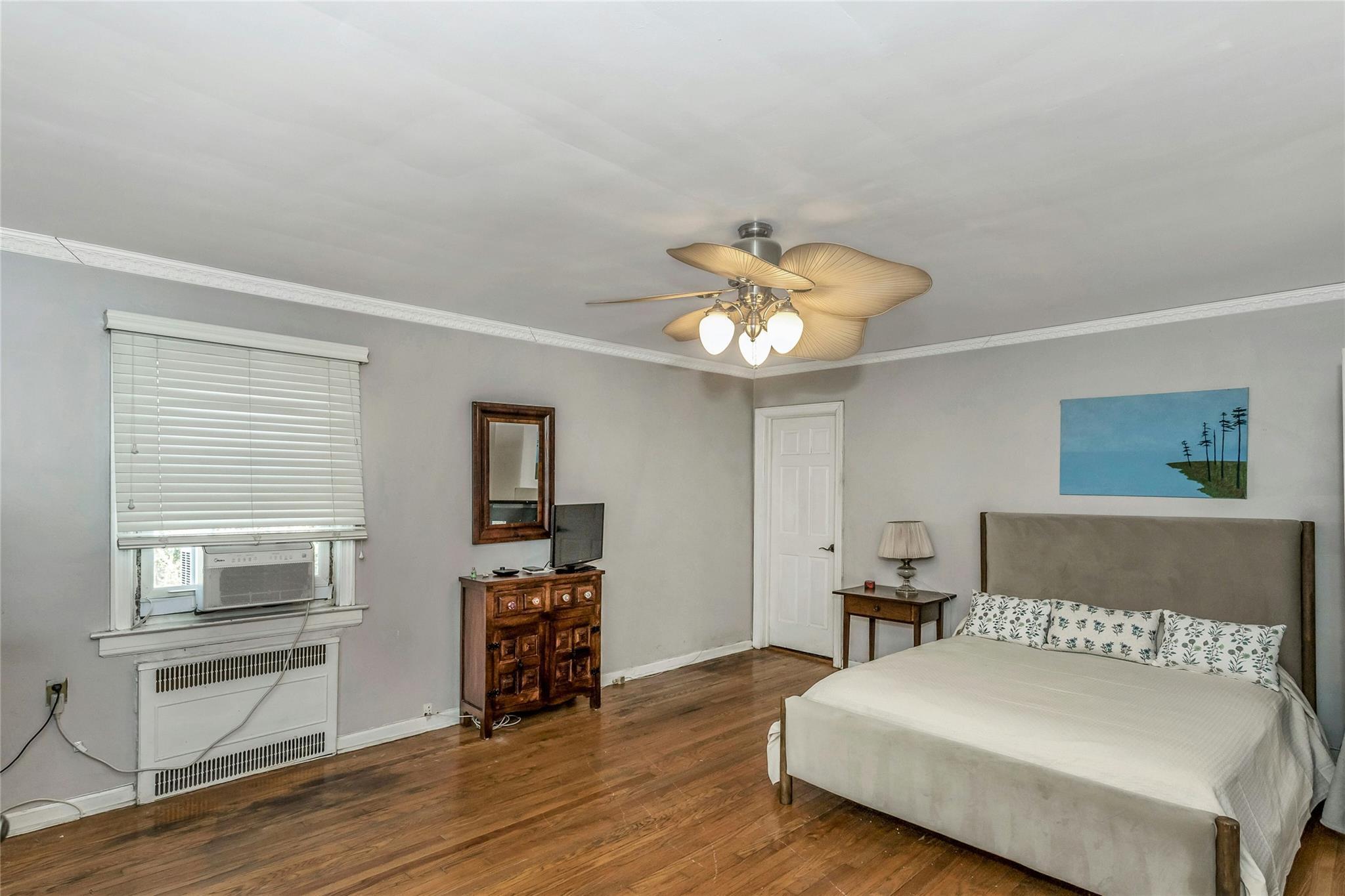 Single Family Demott  Nassau County, NY 11570, MLS-832517-16