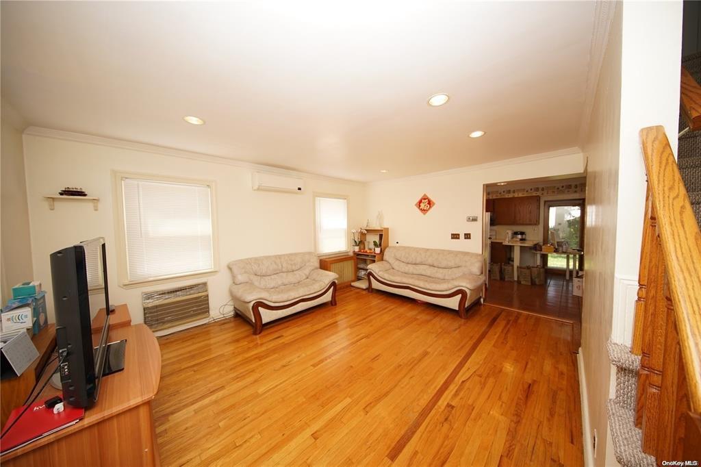 Single Family 213th  Queens, NY 11364, MLS-832568-12