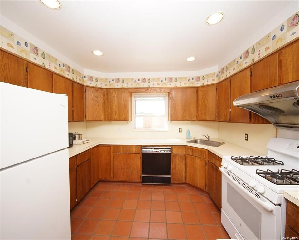 Single Family 213th  Queens, NY 11364, MLS-832568-3