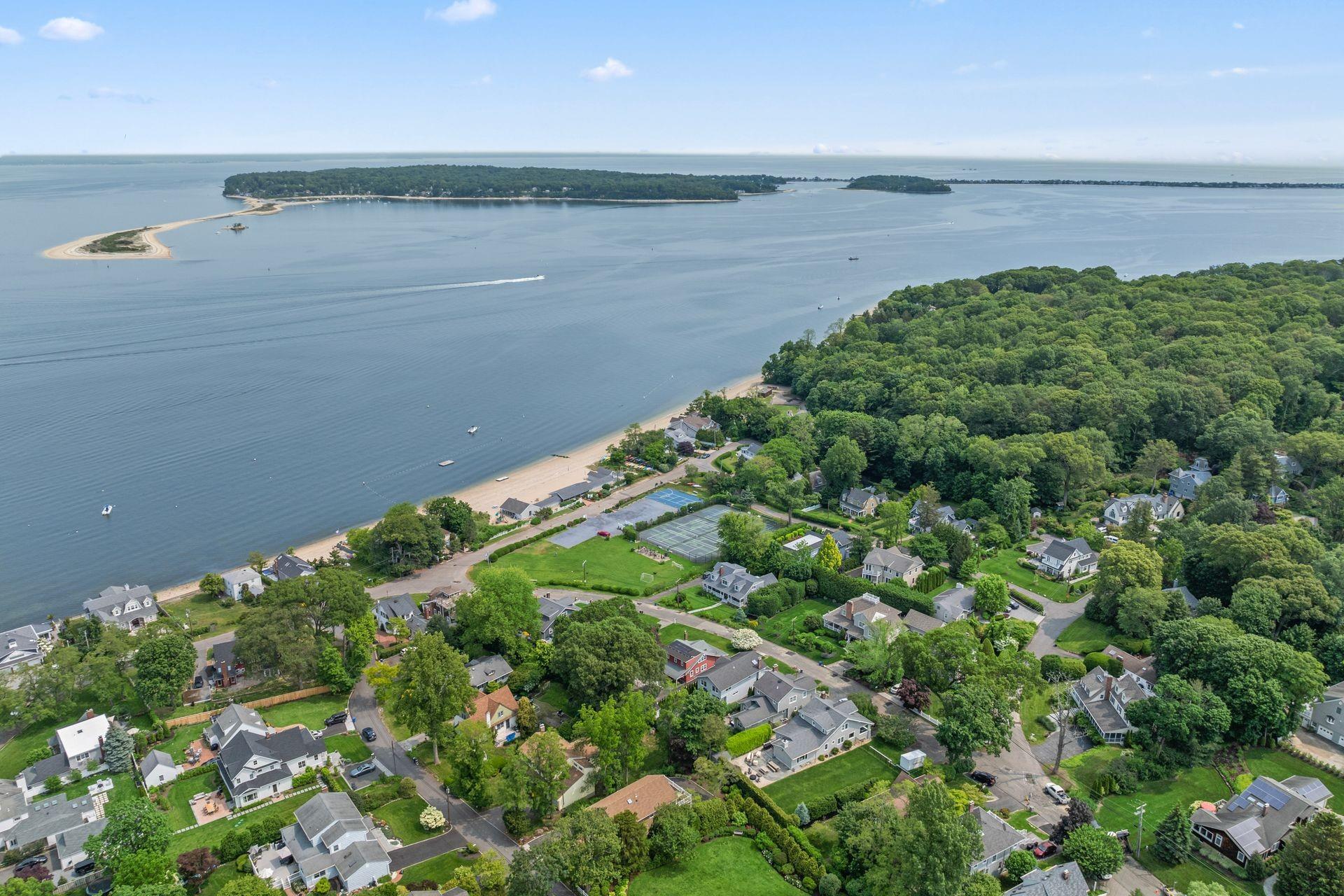Single Family Valley  Suffolk County, NY 11743, MLS-832580-32