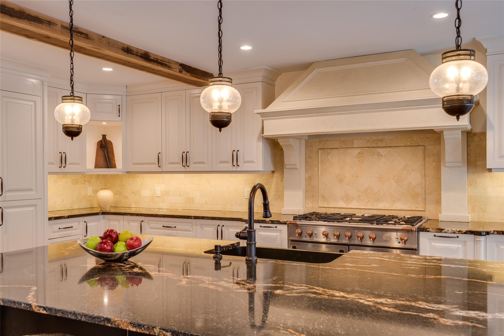 Single Family Valley  Suffolk County, NY 11743, MLS-832580-8