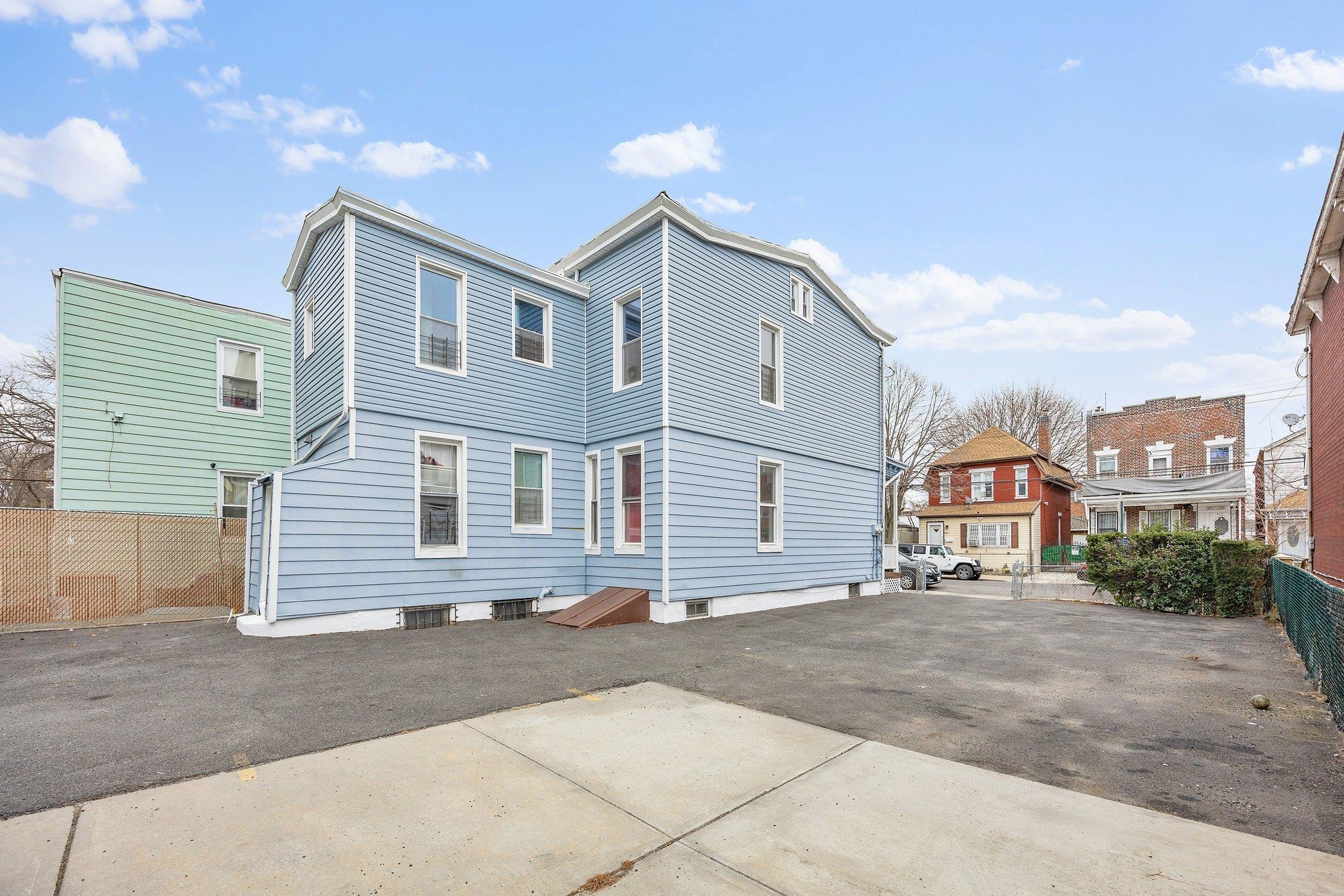 Single Family 86th  Queens, NY 11416, MLS-832632-22