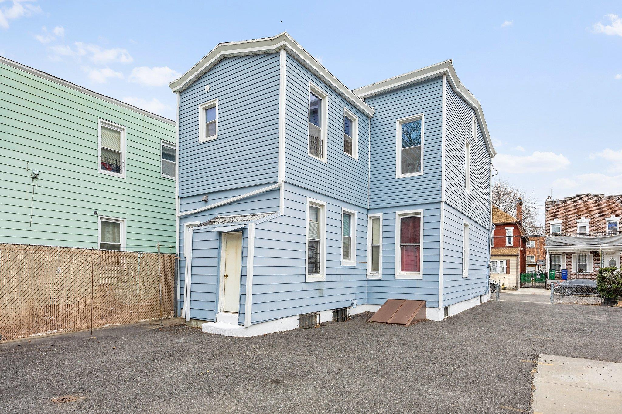Single Family 86th  Queens, NY 11416, MLS-832632-23