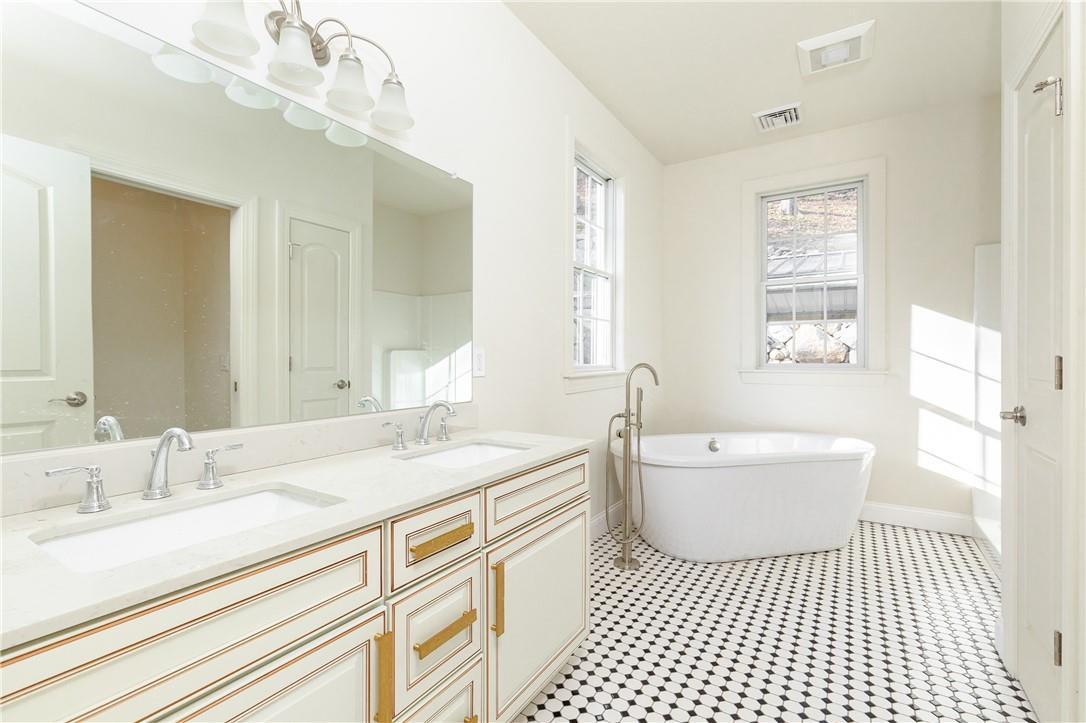 Single Family Nanny Hill  Dutchess County, NY 12564, MLS-832788-10
