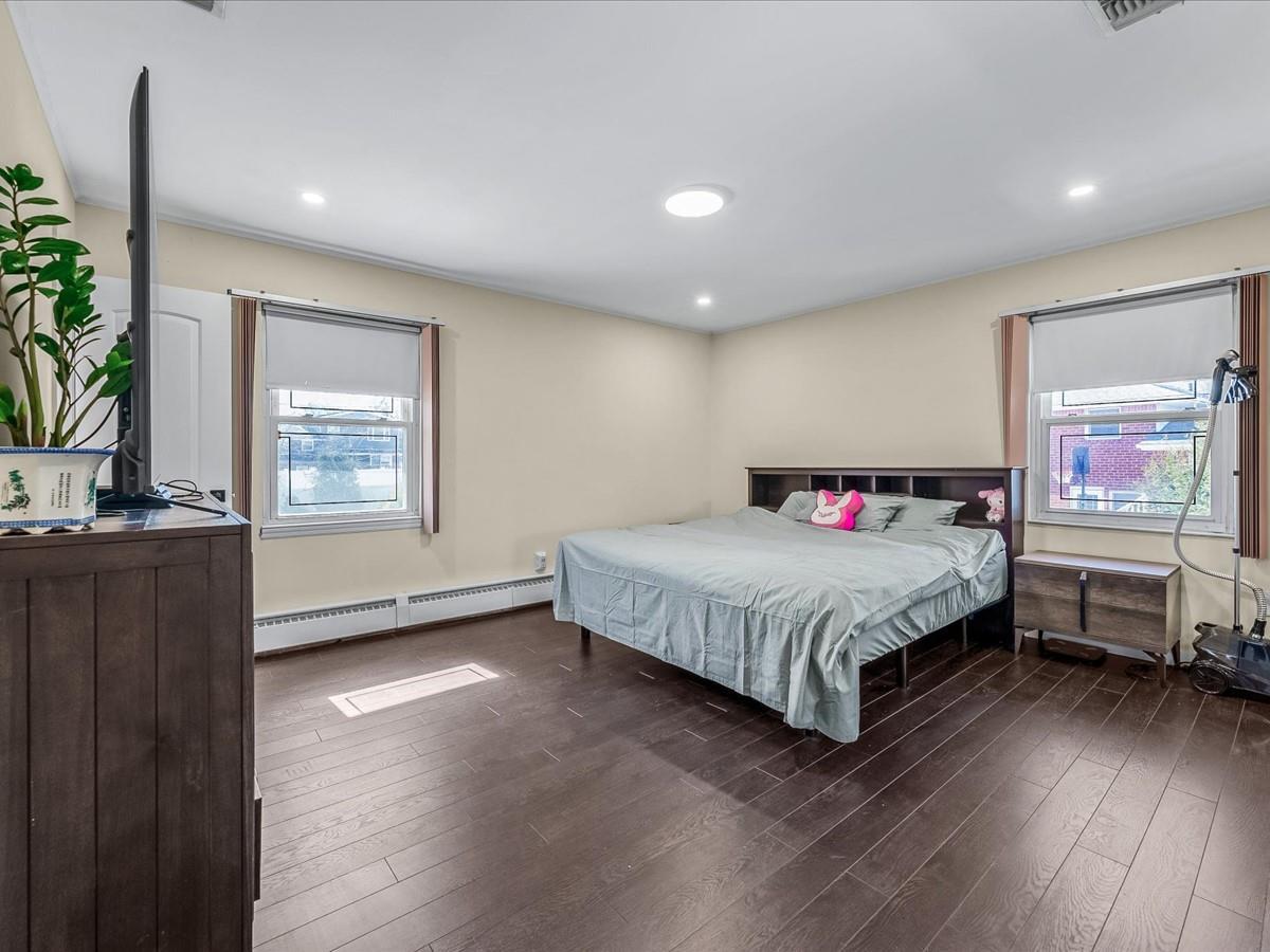 Single Family Robbins  Nassau County, NY 11753, MLS-832815-8