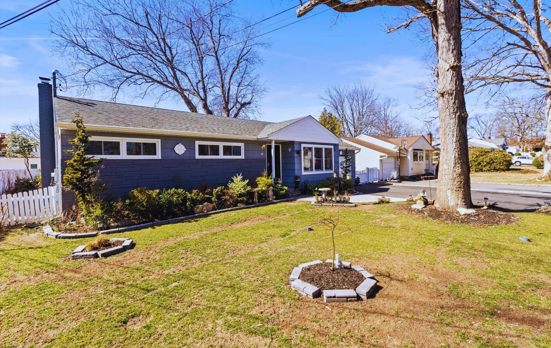 Single Family Jones  Suffolk County, NY 11743, MLS-832909-33