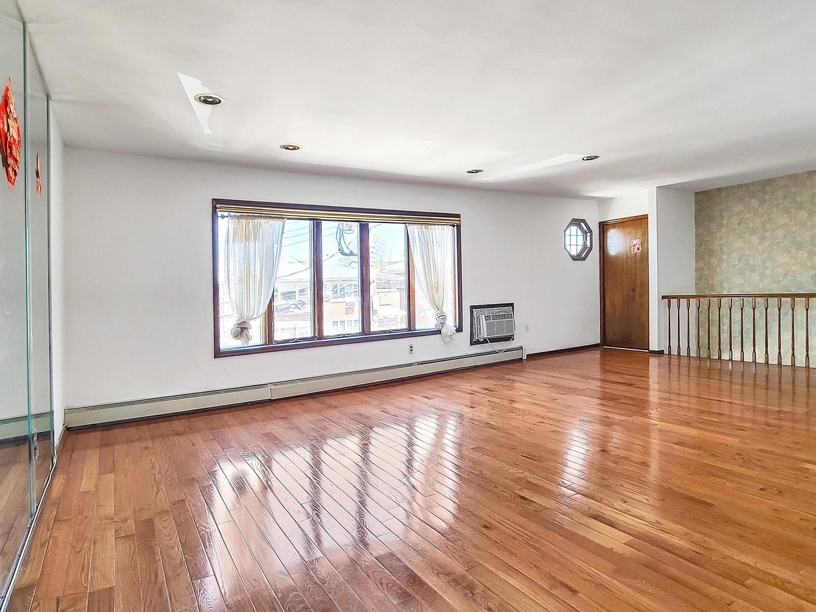 Single Family 60th  Queens, NY 11355, MLS-832917-9