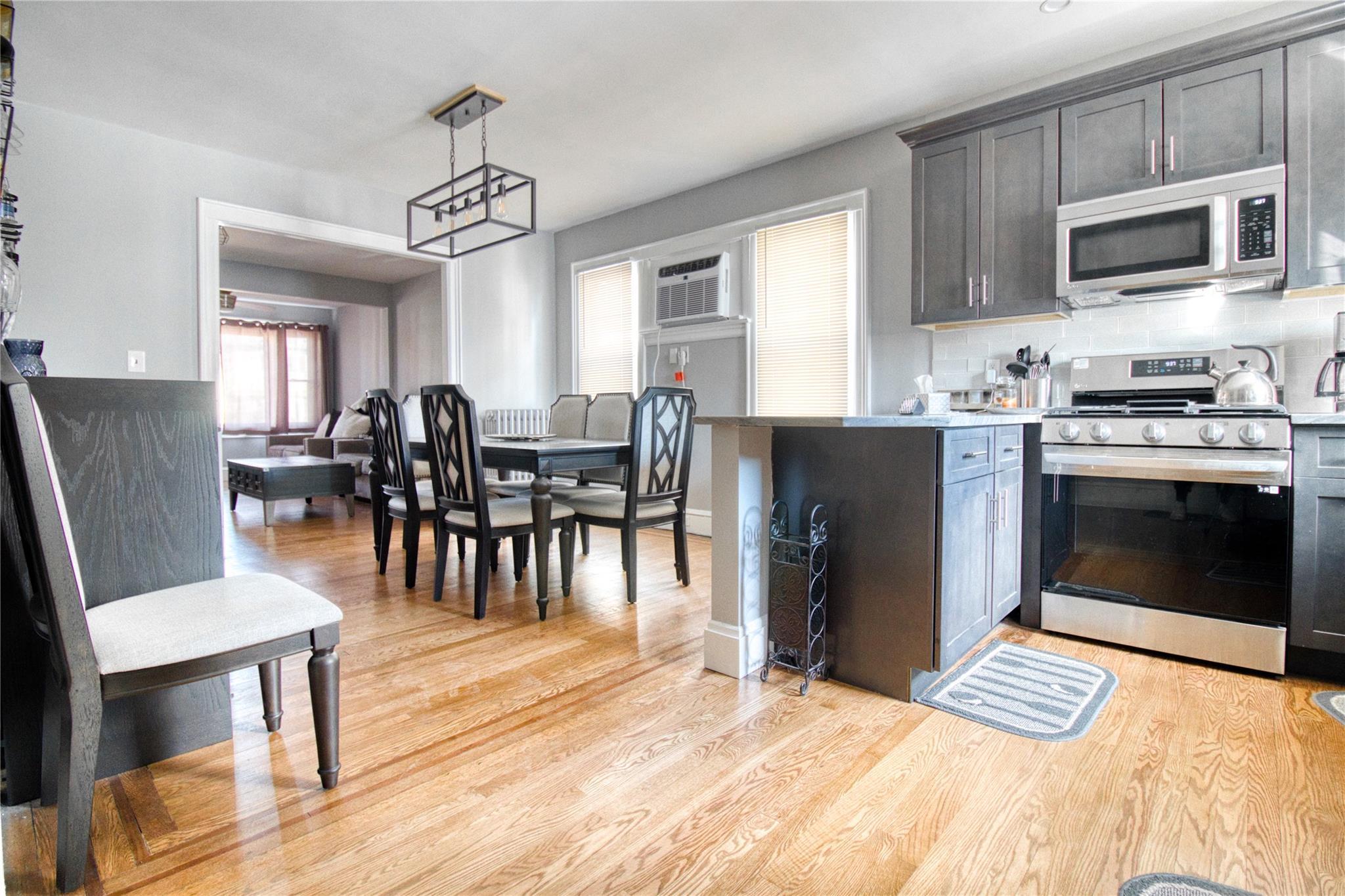 Single Family Woodbine  Staten Island, NY 10314, MLS-833003-10